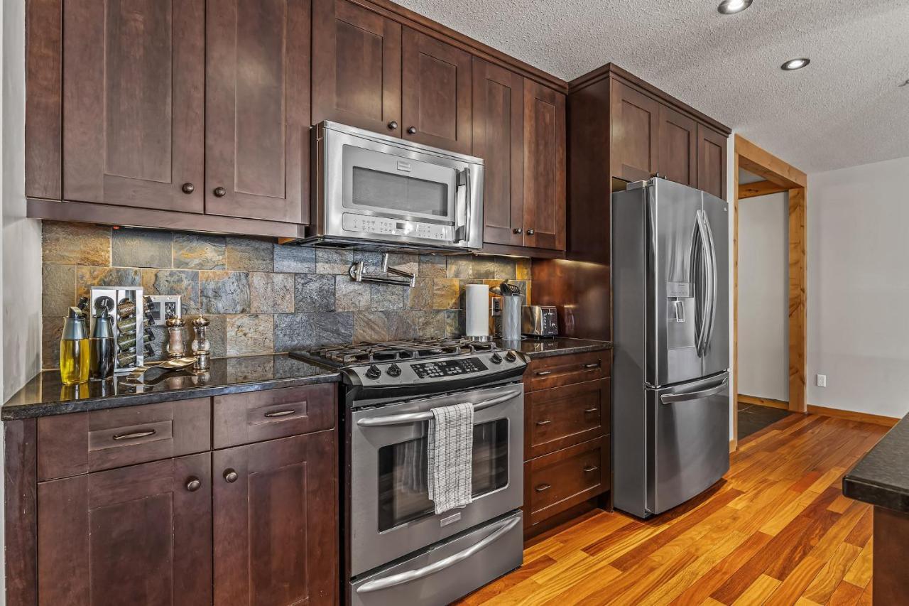 3 Bedroom Condo By Canadian Rockies Vacation Rentals Канмор Экстерьер фото