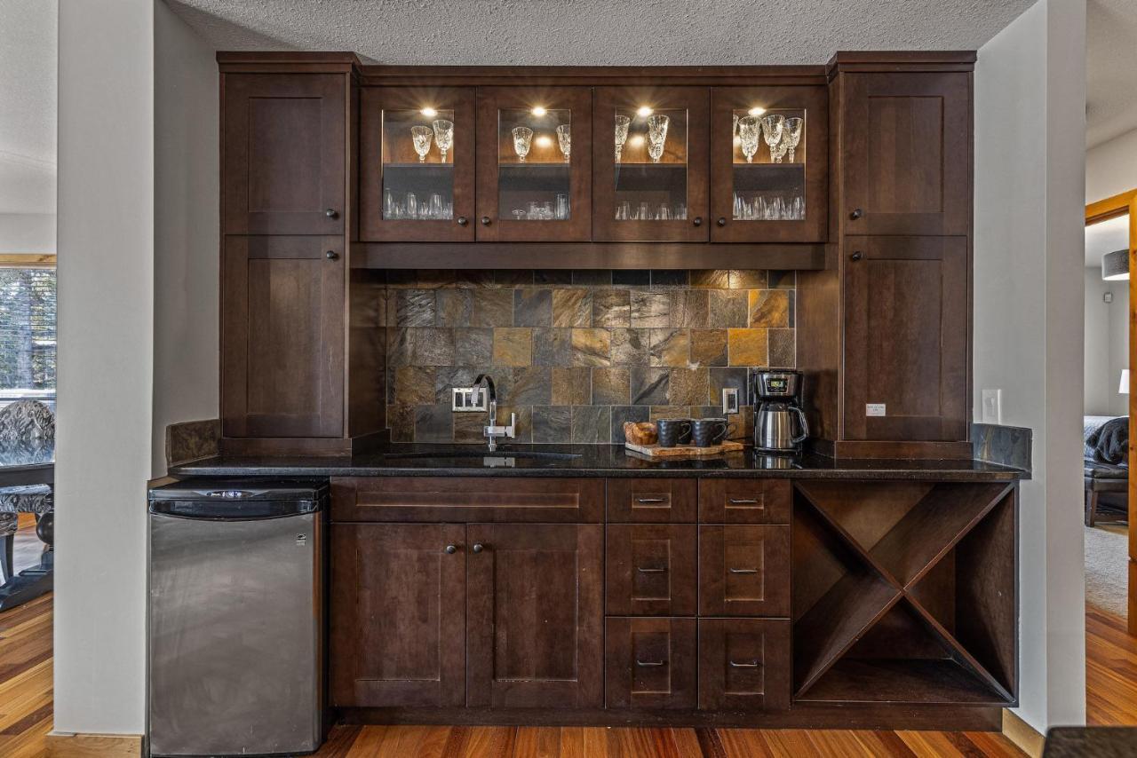 3 Bedroom Condo By Canadian Rockies Vacation Rentals Канмор Экстерьер фото